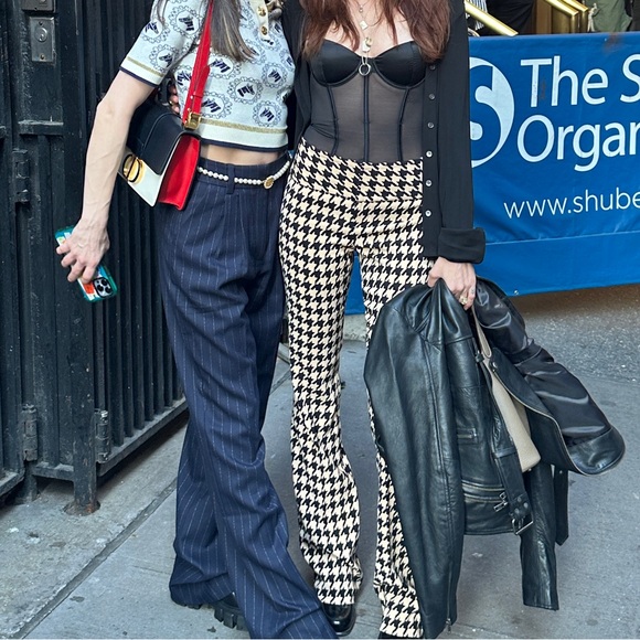 Meet your Posher Marisa - Picture 2 of 6